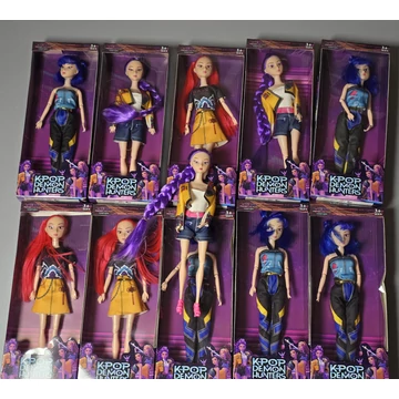 KPop Demon Hunters baba – választható karakter (Rumi / Mira / Zoey)