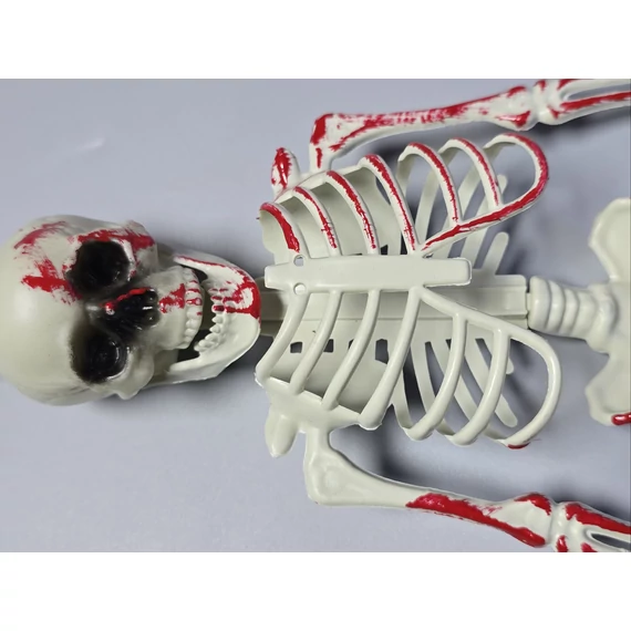 Véres csontváz dekoráció – függeszthető Halloween dísz