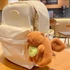 Kép 8/8 - Felhúzható mozgó szárnyú Capybara kulcstartó – barna / rózsaszín